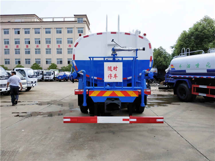 洒水车_东风洒水车
