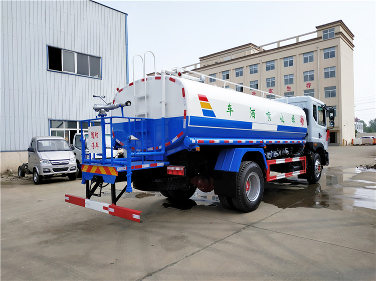 洒水车_东风洒水车