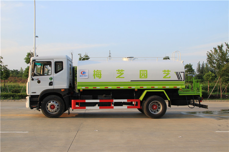 洒水车_东风洒水车