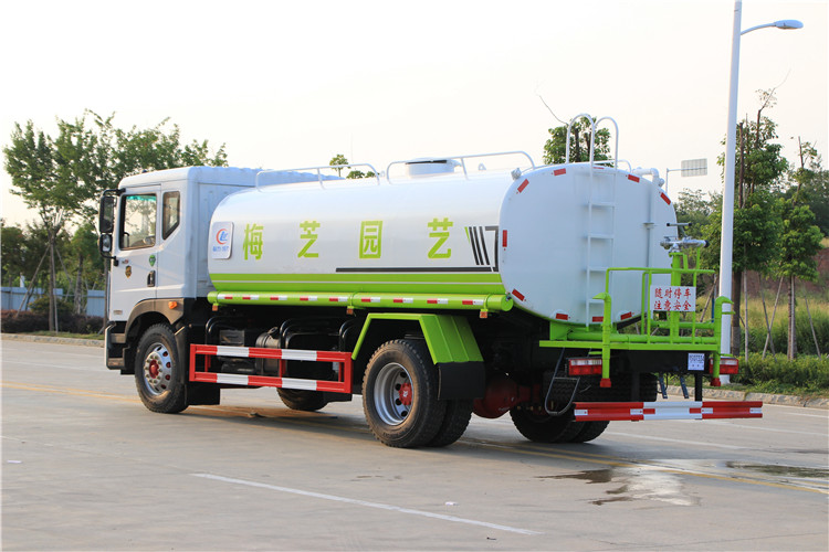 洒水车_东风洒水车