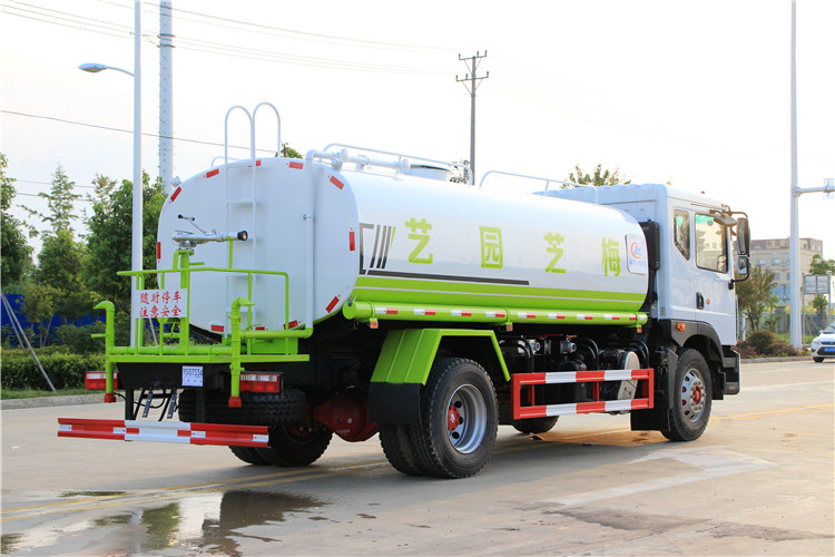 洒水车_东风洒水车