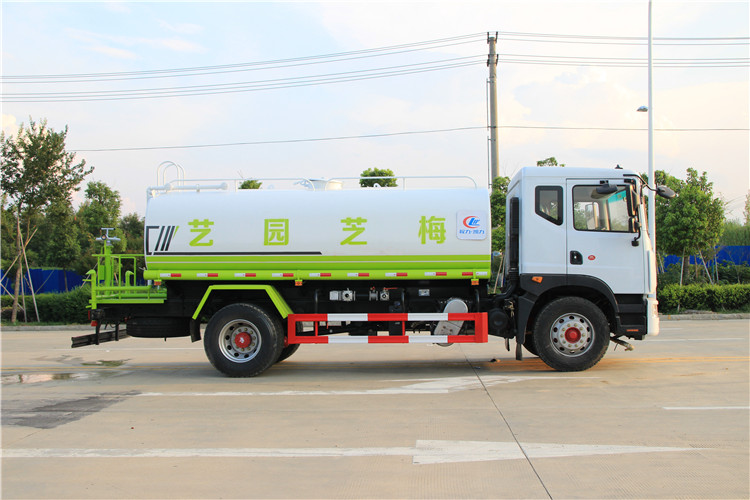 洒水车_东风洒水车
